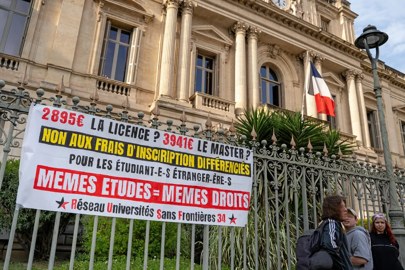 Droits d'inscription des étudiants étrangers : le gouvernement recule, mais la hausse reste massive