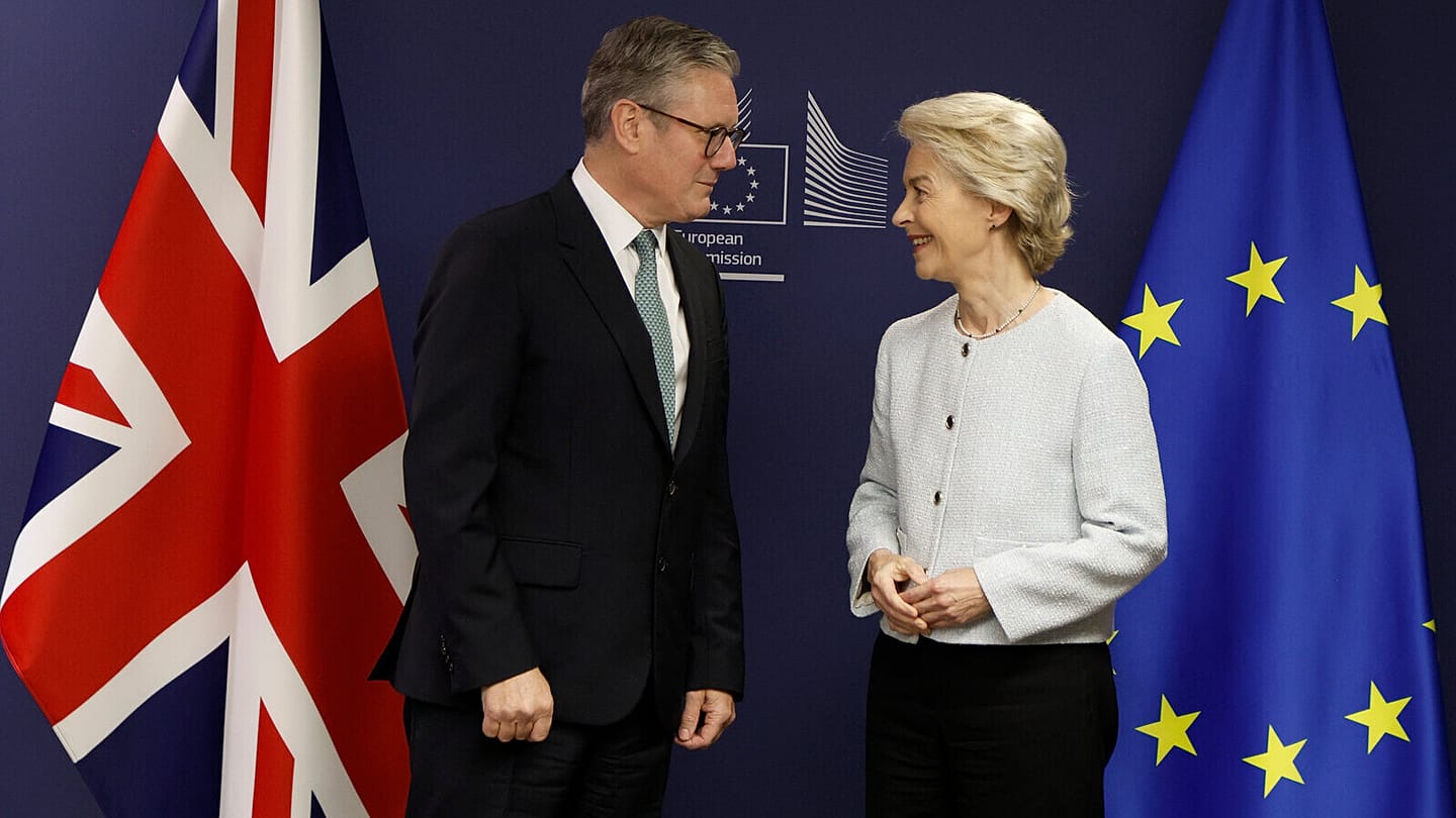 Sommet UE-Royaume-Uni en péril : Bruxelles reconsidère ses plans après l'annonce du départ de Starmer