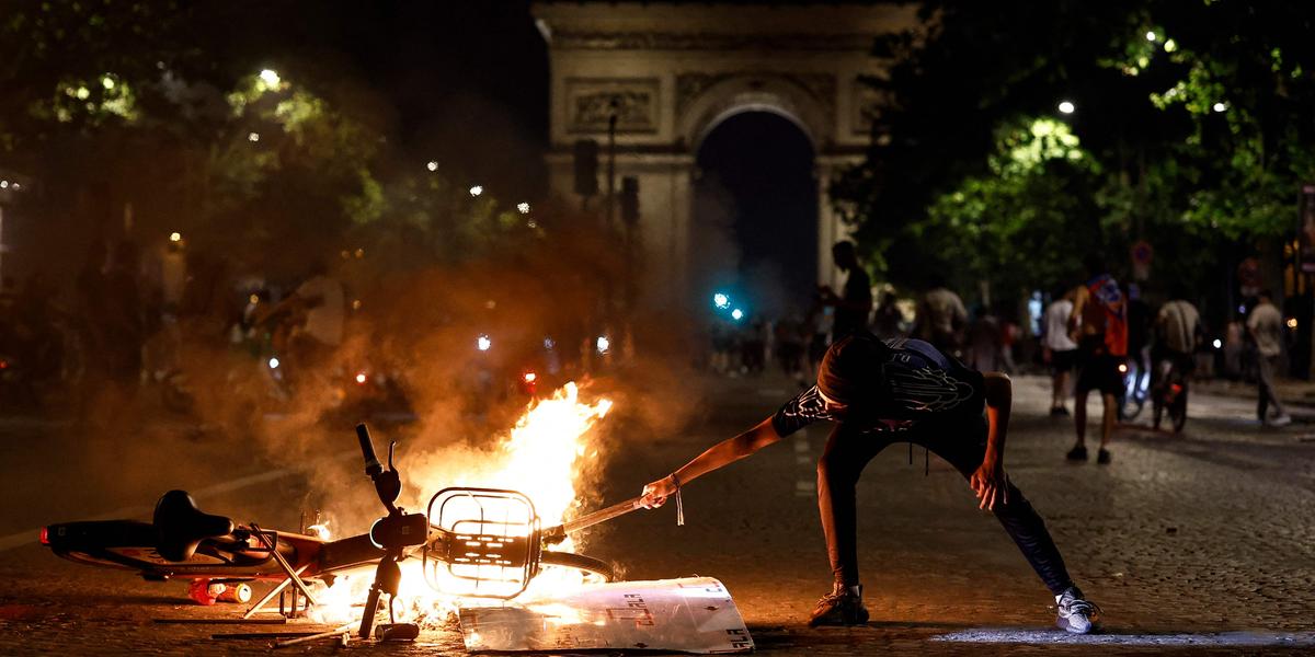 Violences après la victoire du PSG : la classe politique française se déchire sur l'ordre public