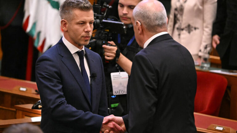 Hongrie : la destitution du président Sulyok, symptôme d'un changement de régime précipité
