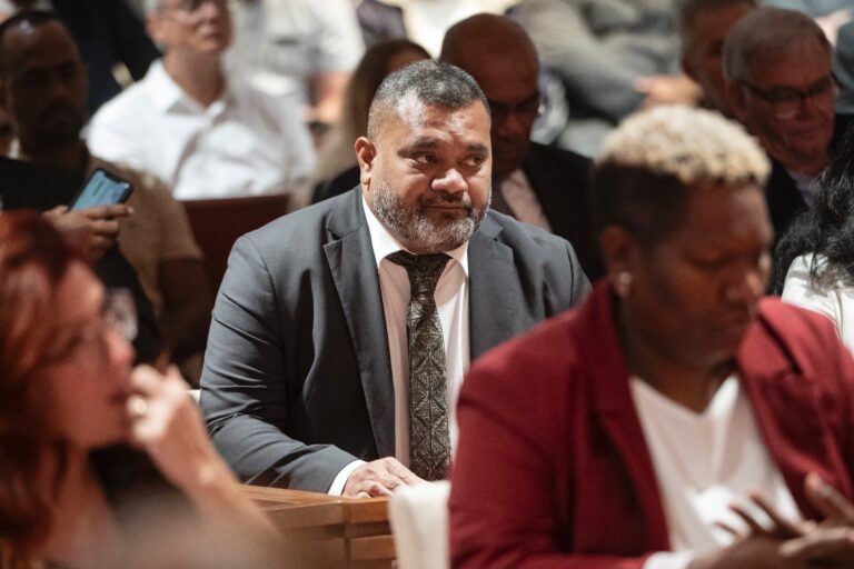 Nouvelle-Calédonie : un centriste à la tête du gouvernement, Paris promet son soutien