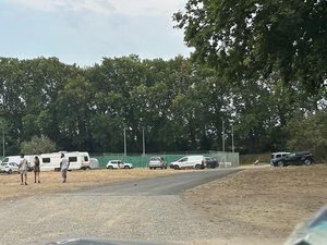 Mirepeisset : des gens du voyage s'installent illégalement sur un terrain municipal, forcent l'accès et se raccordent aux réseaux publics