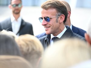 Macron en jet-ski à la une de Paris Match : quand la République se met en scène pendant que la France brûle