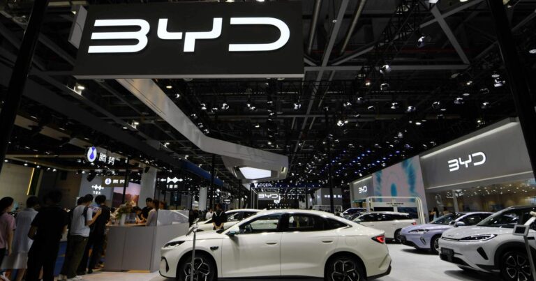 Industrie automobile : l'Europe face à la Chine, ou l'art de perdre du terrain avec élégance