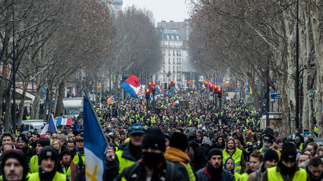 Carburant à 3 euros, colère à 100 % : la France au bord d'un nouveau soulèvement populaire