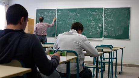 Effondrement scolaire : Finkielkraut accuse les réformes égalitaristes d'avoir sacrifié l'excellence française