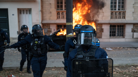 24 octobre : l'État déploie un arsenal sécuritaire inédit face à la rue