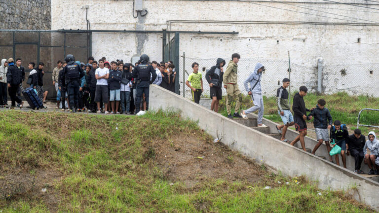 Ceuta : le camp de migrants évacué avant la visite royale espagnole